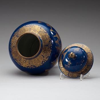 URNA med LOCK, kompaniporslin. Qingdynasty, Qianlong (1736-95).