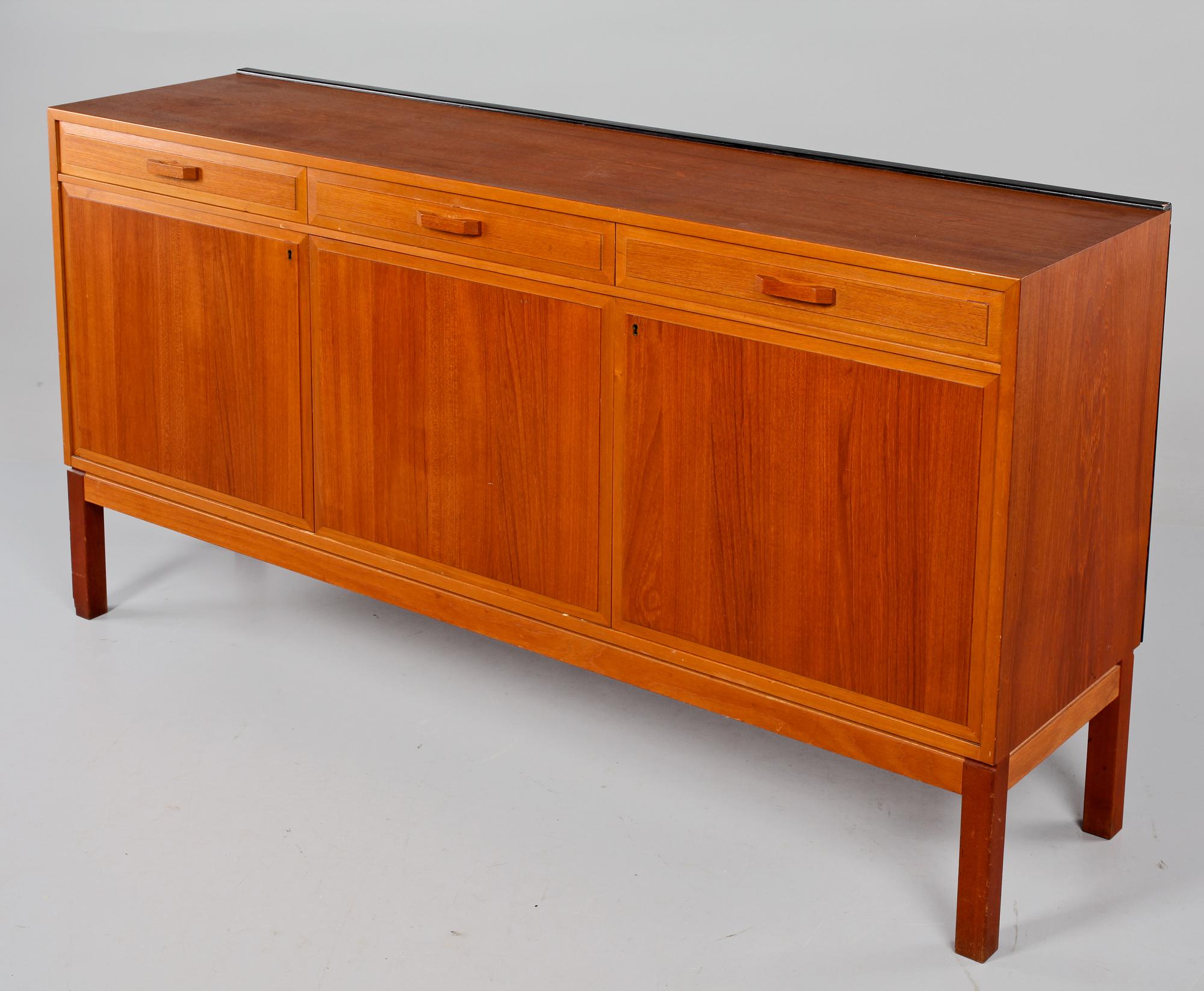 SIDEBOARD, omkring 1900-talets mitt.