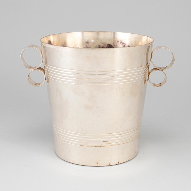 A 20th century plate champagne cooler.