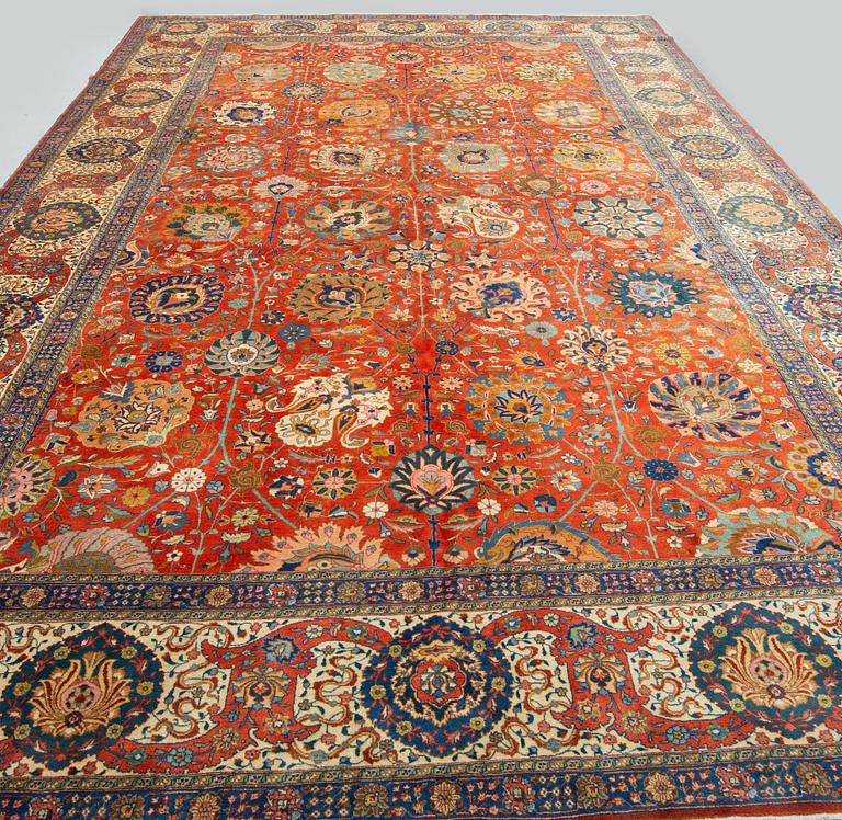 Matta, semiantik Täbris, ca 528-535 x 346,5-352,5 cm, signerad Farhan.