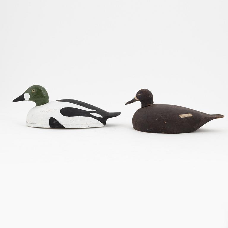 Two wooden decoy ducks, 20th Century.