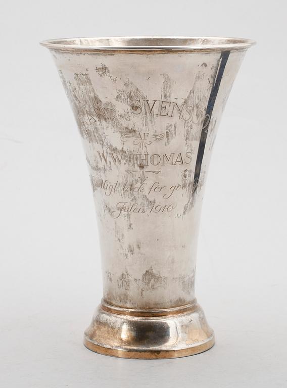 BÄGARE, silver, CG Hallberg, Stockholm 1910. Vikt ca 554 g.