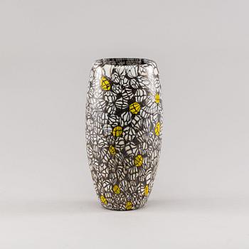 A VITTORIO FERRO GLASS VASE FOR FRATELLI PAGNIN AROUND 1990-2000.