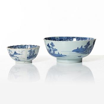 A set of five Chinese export porcelain bowls, Qing dynasty, Qianlong (1736-95).