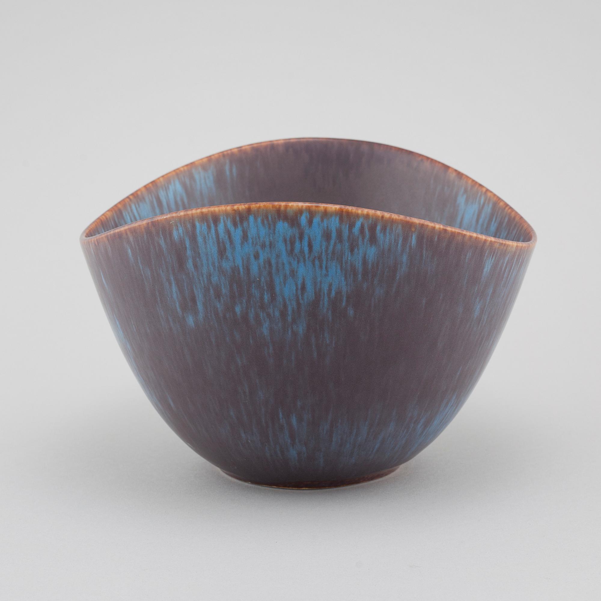 A stoneware bowl by GUNNAR NYLUND for Rörstrand, third quarter of the 20t century.