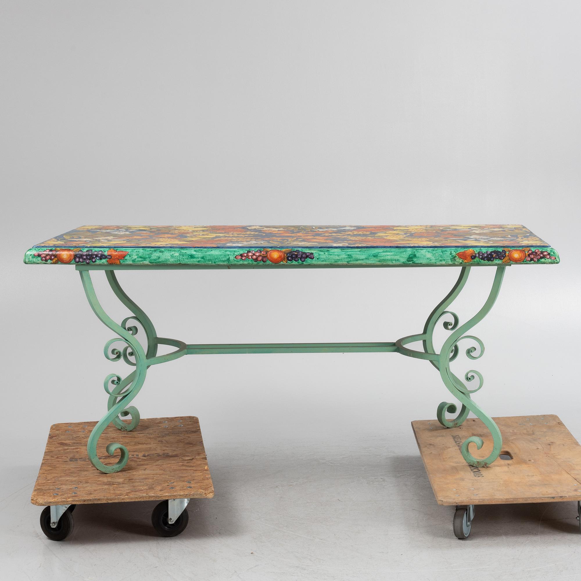 Garden table, Leomani Damilo, Leona.