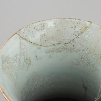 A porcelain vase, Canton, China, 19th century.