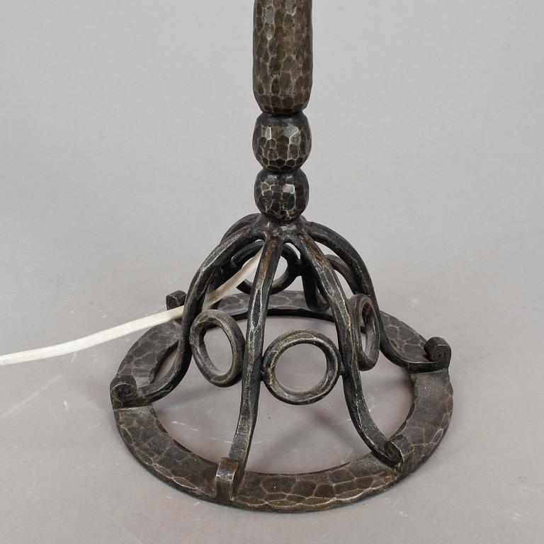 BORDSLAMPA, 1900-talets första hälft.