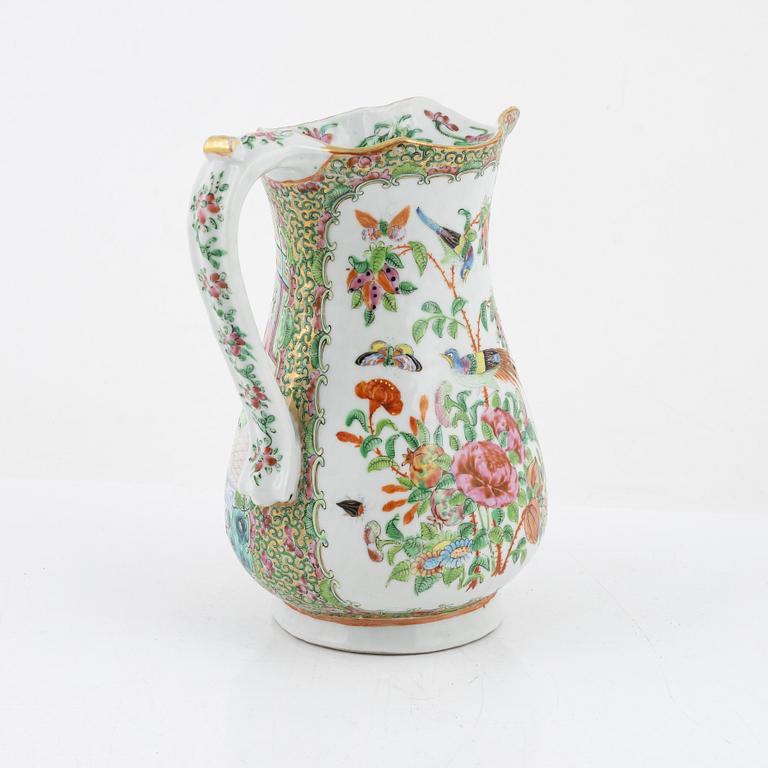A porcelain jug, China, around 1900.