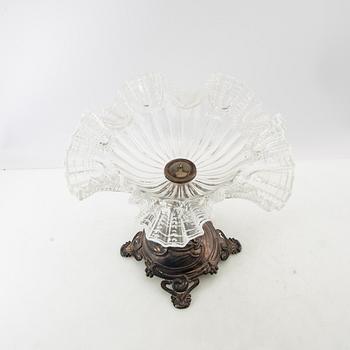 Skål på fot samt skål Jugend nysilver och glas 1900-talets början.