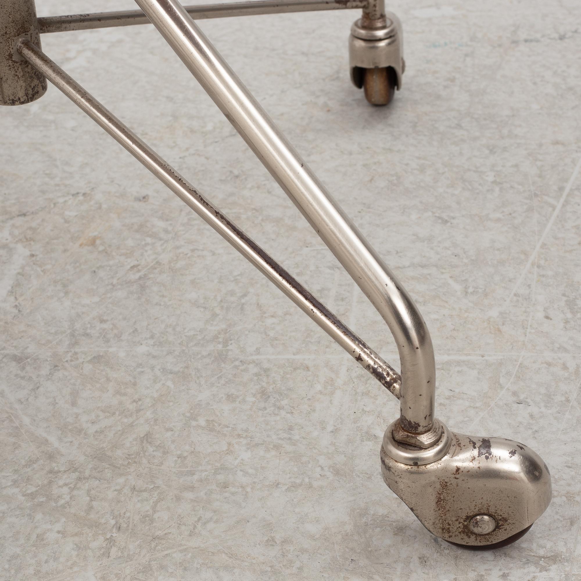 Arne Jacobsen, a 'Series 7' desk chair, Fritz Hansen, Denmark, 1950's/60's.