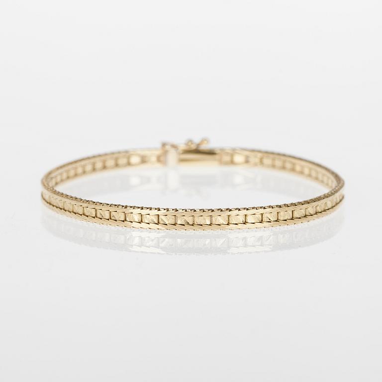ARMRING och RING, 14/18K guld, briljantslipad diamant ca 0,15 ct. Vikt tot. 12,2 g.
