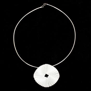 HALSSMYCKE/BROSCH, silver, "Plisé" Marja Suna Kalevala Koru, 2007.