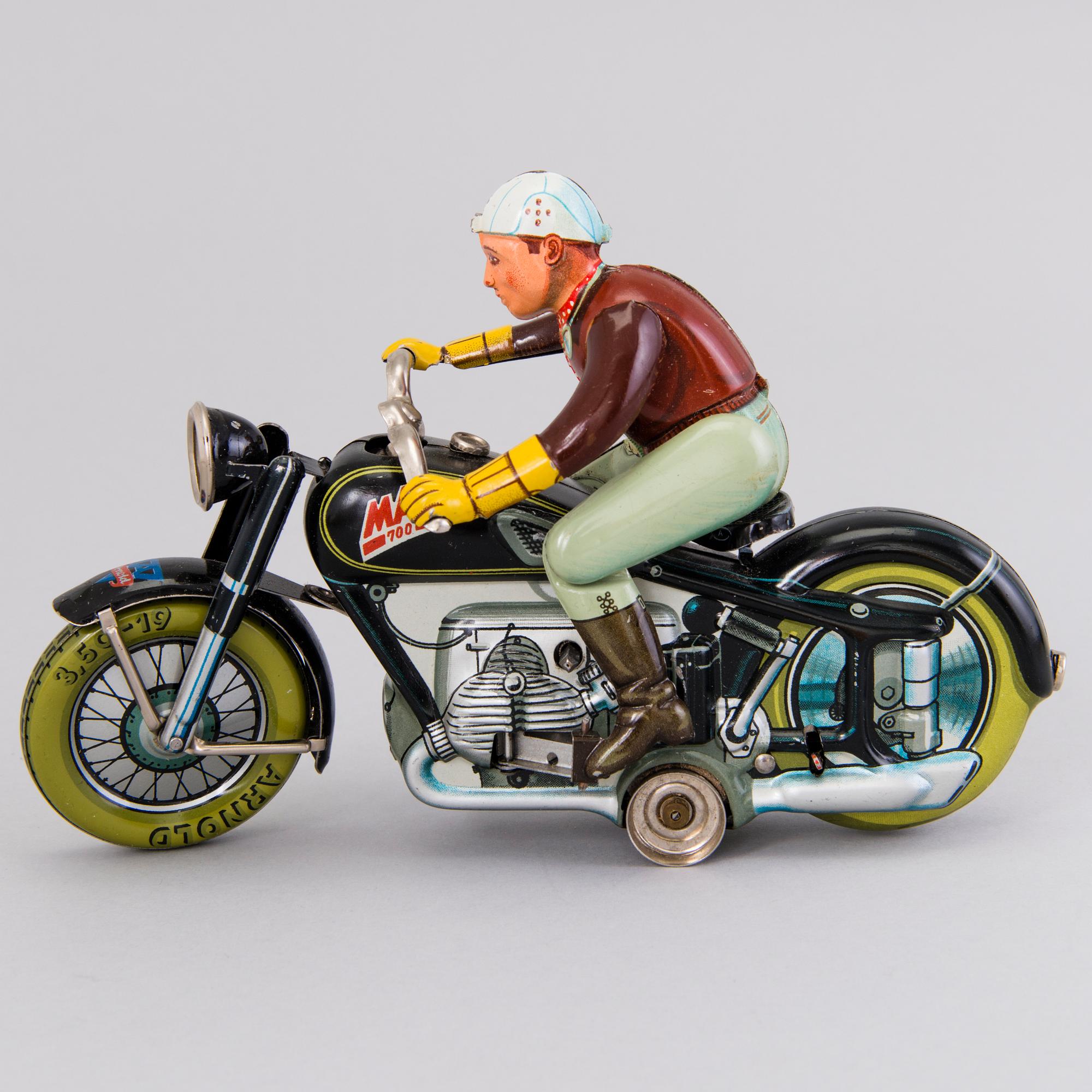 ARNOLD, motorcykel, "Mac 700", Tyskland 1950-tal och JOUSTRA, "Gigi" Frankrike 1950-tal, båda i originalförpackning.