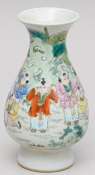 VAS. Porslin. Kina.