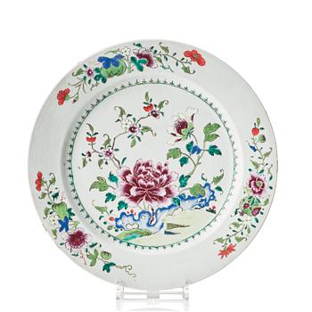 804. A famille rose serving dish, Qing dynasty, Qianlong (1736-95).