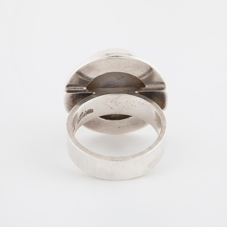 CECILIA JOHANSSON, Göteborg, 1985, ring med mabé pärla.