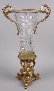 PRAKTVAS, glas och mässing, 2000-tal.