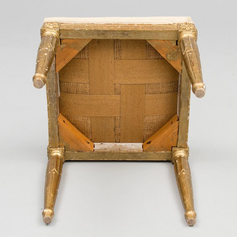 TABURETT, sengustaviansk, omkring 1800.