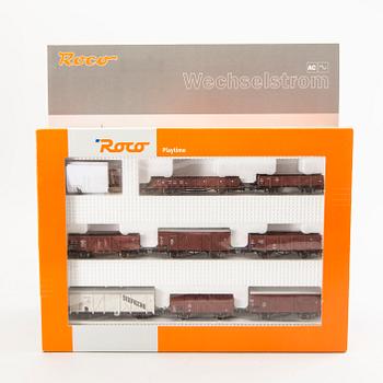 1 Roco trainset 61410, 2 wagon sets and 20 wagons.