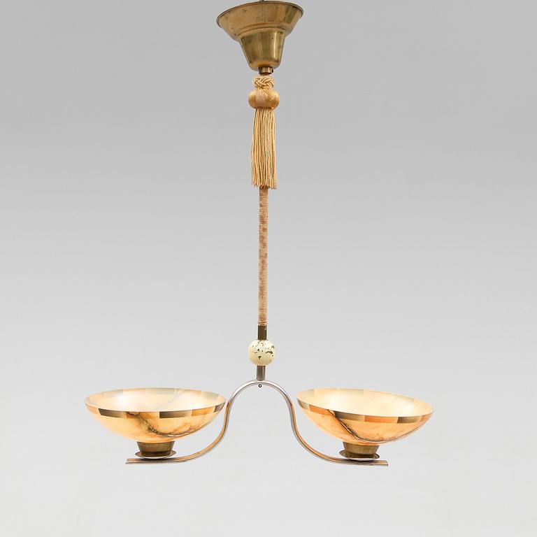 TAKLAMPA, 1900-talets första hälft. Höjd ca 63 cm.