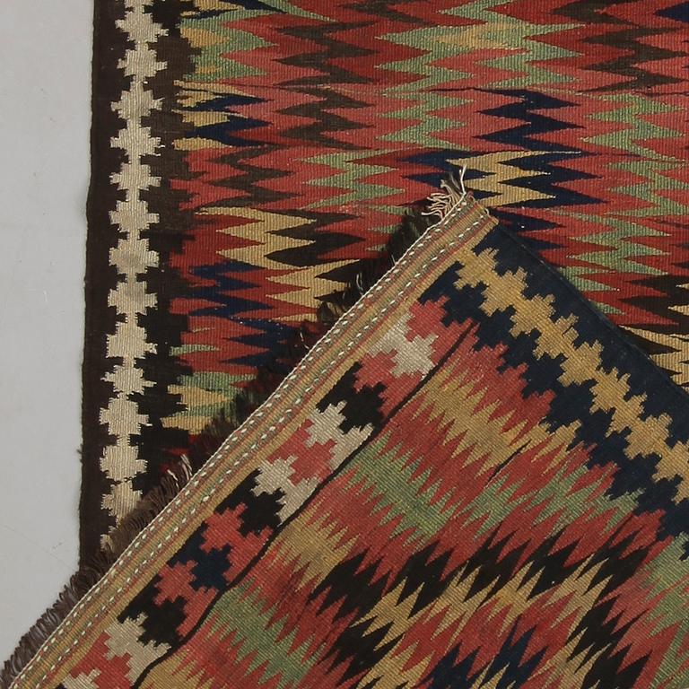 MATTA, semiantik, Kelim. Ca 290 x 122 cm.