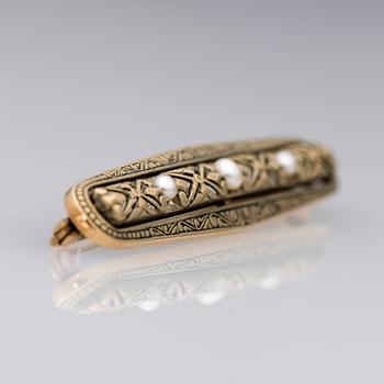 A BROOCH, 14K gold, pearls. Carl Ulrik Bergström, Helsinki 1920s.