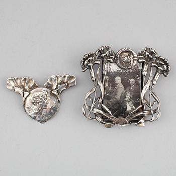 RAM OCH BROSCH, nysilver, Gloopy, art nouveau, omkring år 1900.