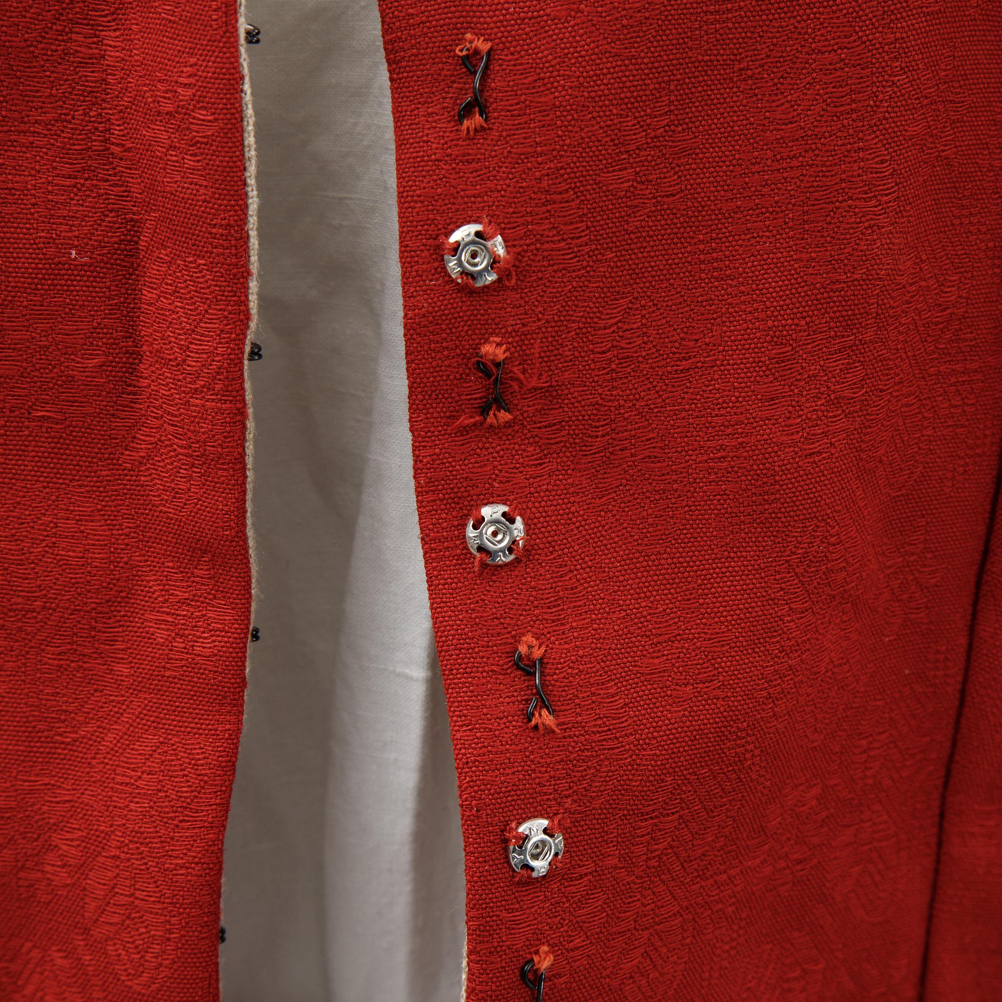 Folkdräkt, "Ölandsdräkten", 6 delar samt brosch i silver, 1900-tal.