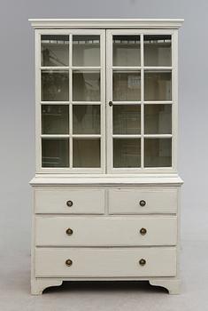 VITRINSKÅP, 1800-talets första hälft, senare montering.