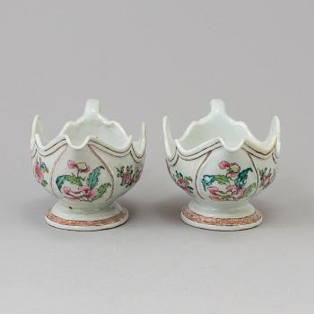 2 sauce boats, 3 dishes, China, Qianlong (1736-1795).