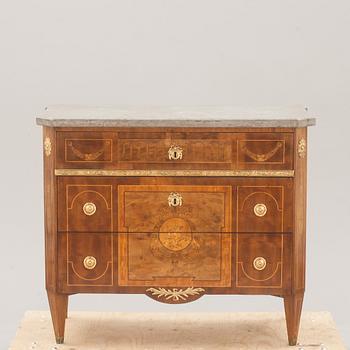 BYRÅ, gustaviansk stil, 1800-tal.