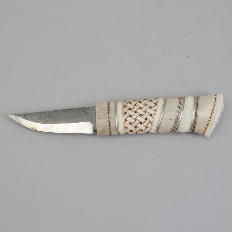 OLLE LUNDMARK, a Sami reindeer horn knife, signed OL.