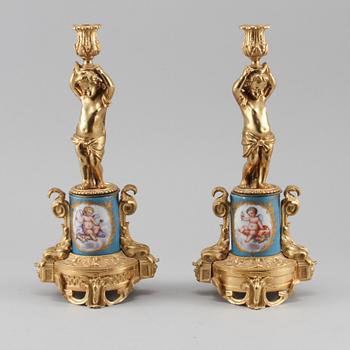 BORDSGARNITYR, 3 delar, Louis XVI- stil, troligen Frankrike, 1800-talets slut.