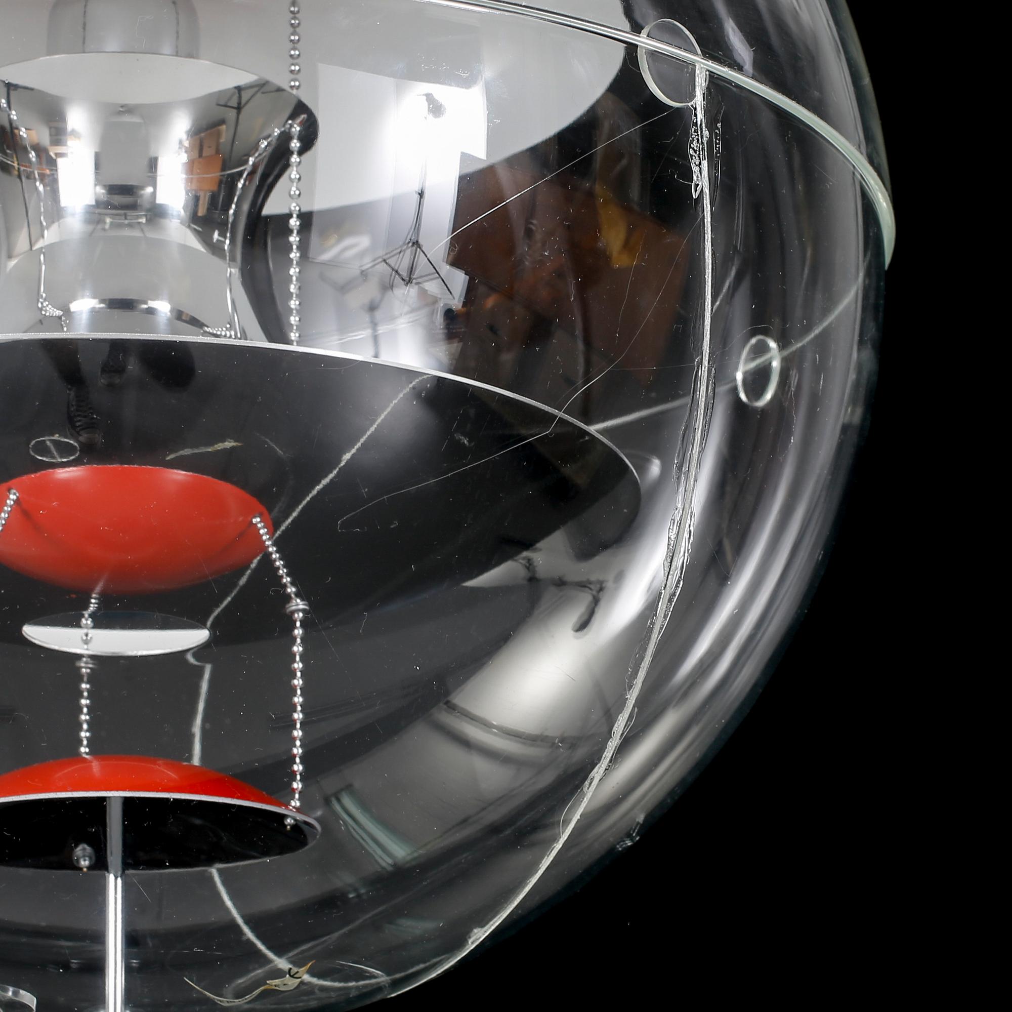 TAKLAMPA. "VP-Globe", Verner Panton för Louis Poulsen, Danmark, 2000-tal.