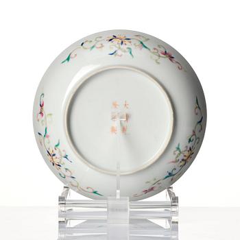 A dragon dish, late Qing dynasty/Republic.
