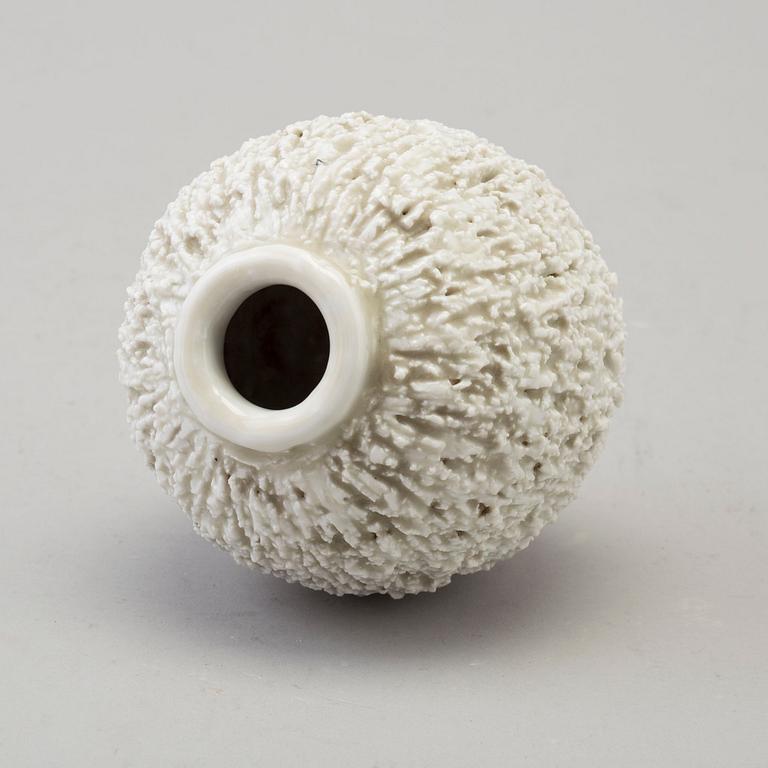 GUNNAR NYLUND, vas, stoneware, signed, Rörstrand, second half of the 20th century.