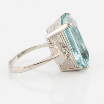 Ring, cocktailring med smaragdslipad akvamarin och åttkantslipade diamanter.