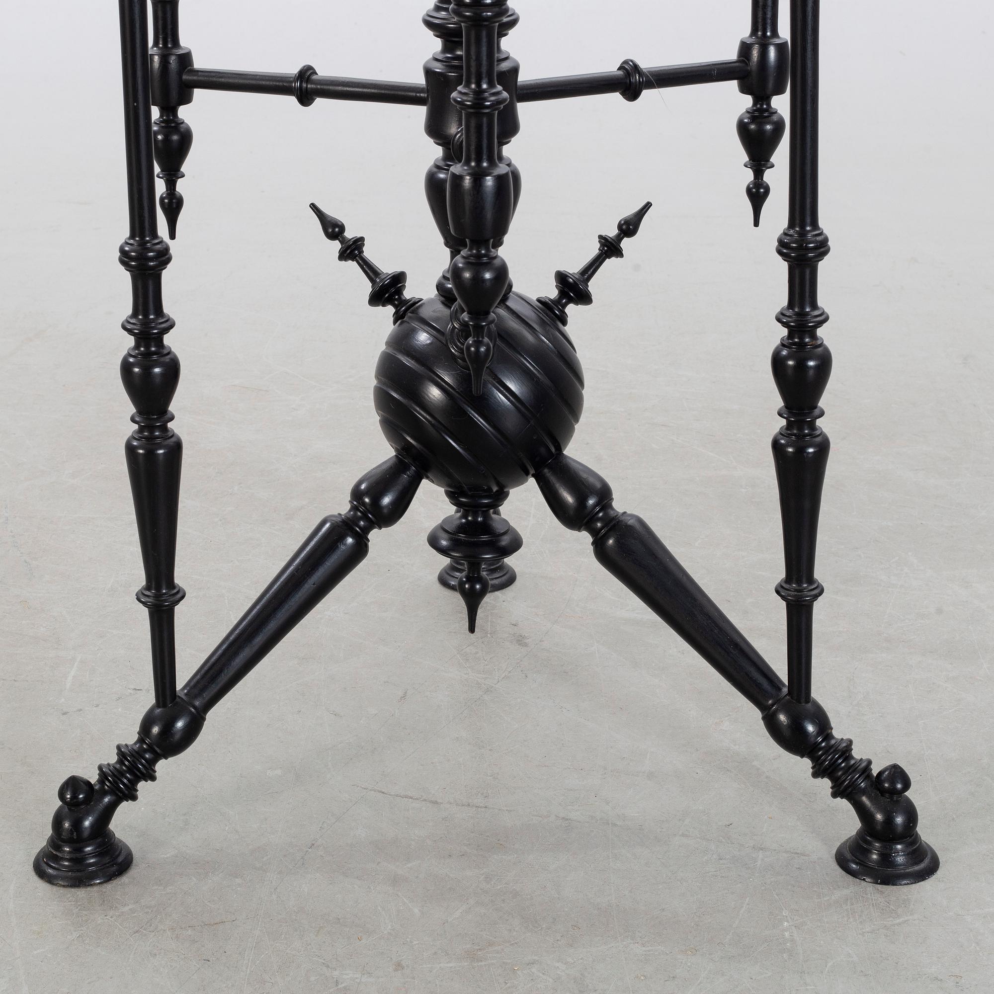 BLOMSTERSTÄLLNING sent 1800-tal nyrenässans.