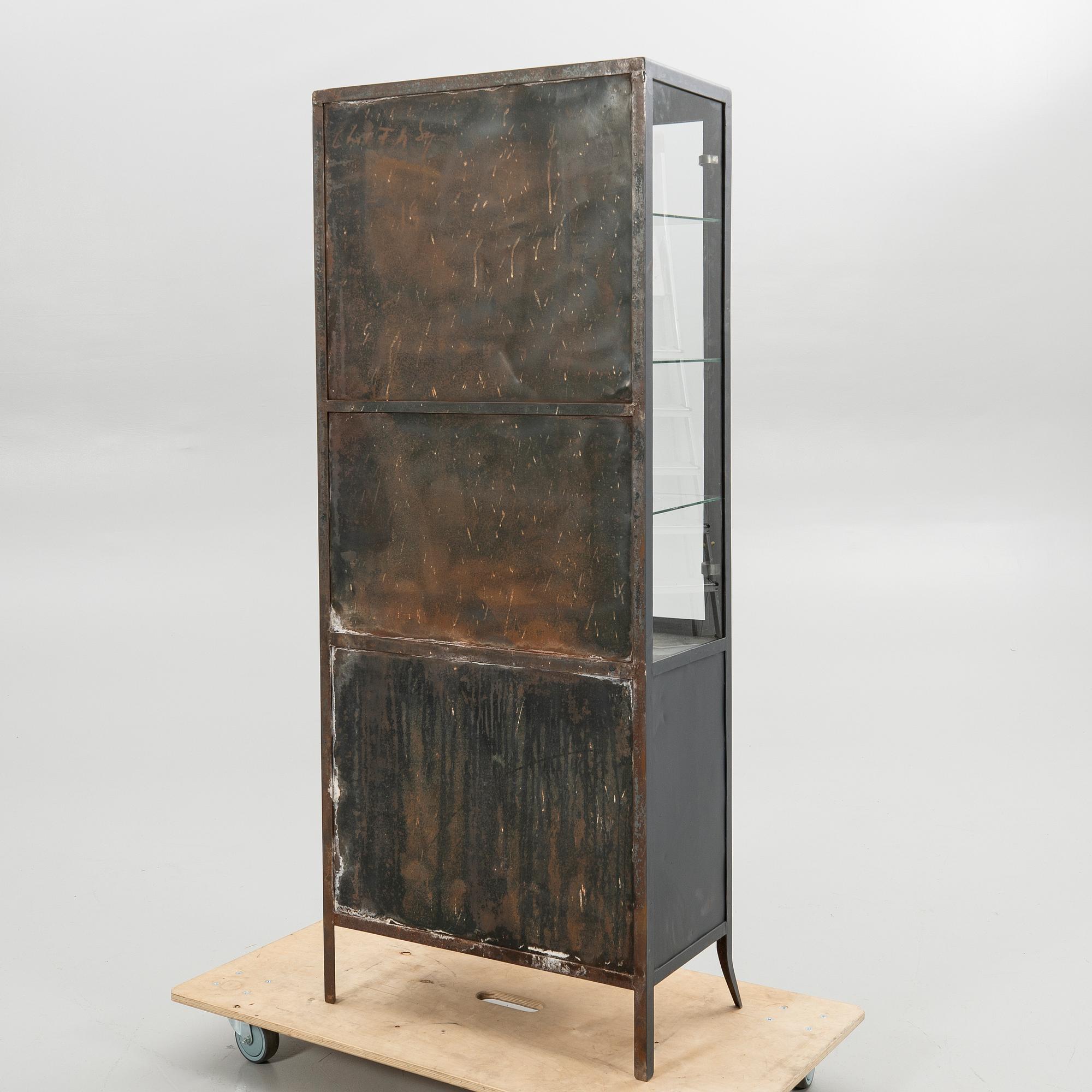 Display cabinet, first half of the 20th century.