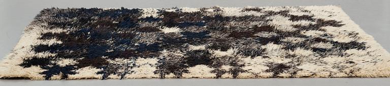 Ingrid Dessau, Matta, "Björnloka", rya, ca 238-239 x 181-183,5 cm, komponerad av Ingrid Dessau.