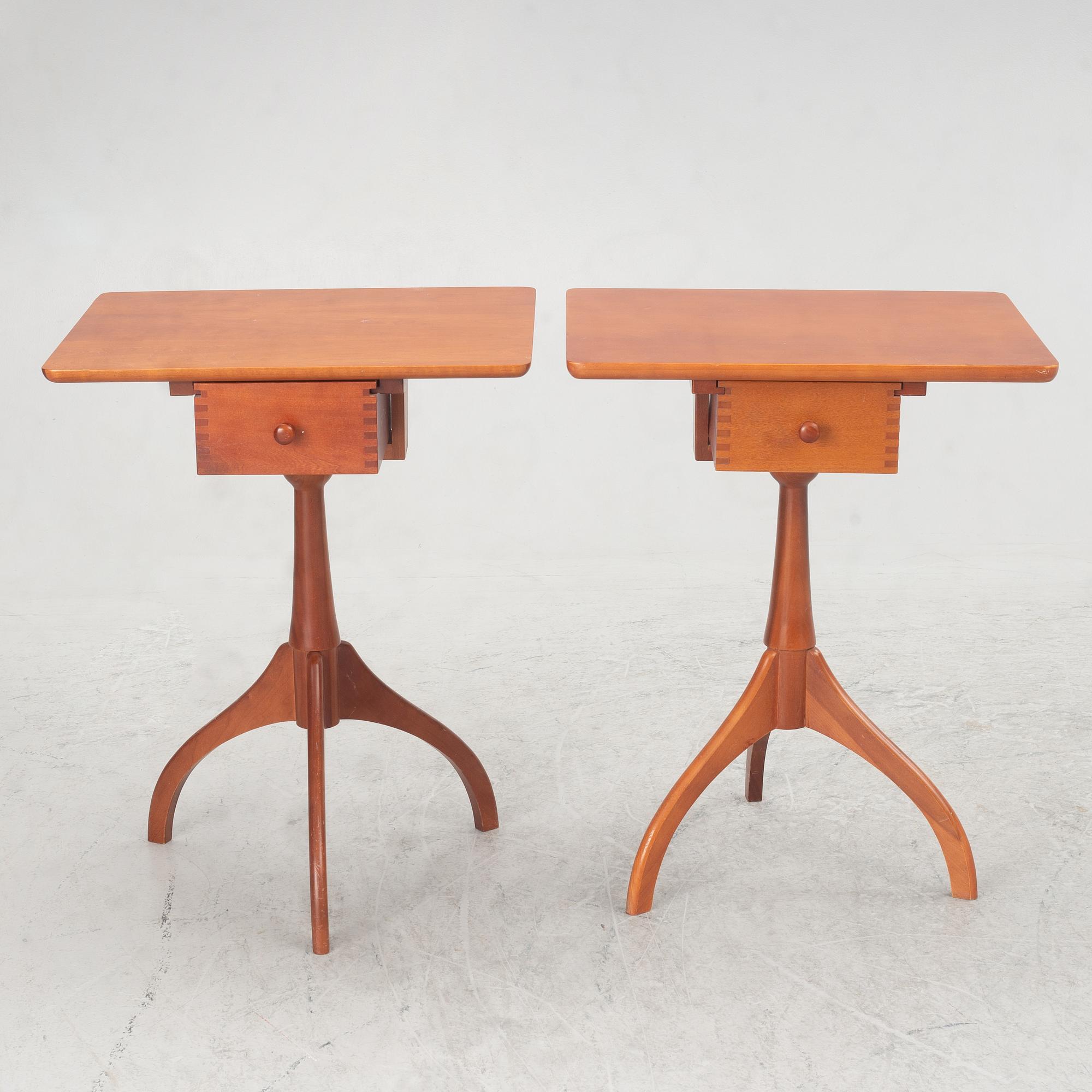 A pair of Shaker-style bedside tables, modern manufacturing.