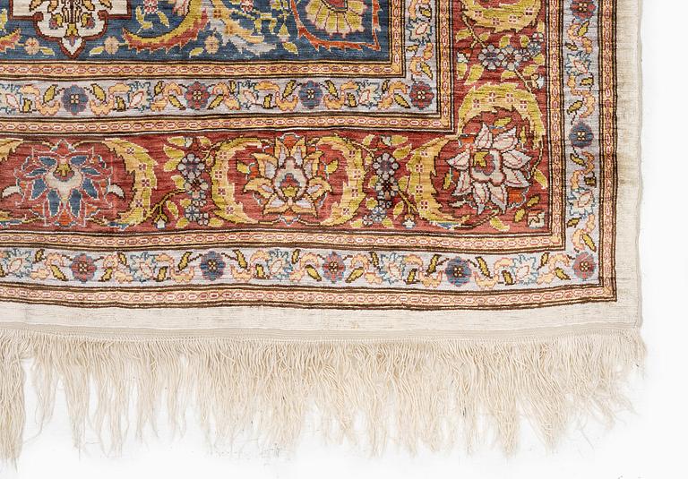 A semi-antique Hereke rug, West Anatolia, c. 135 x 90 cm.
