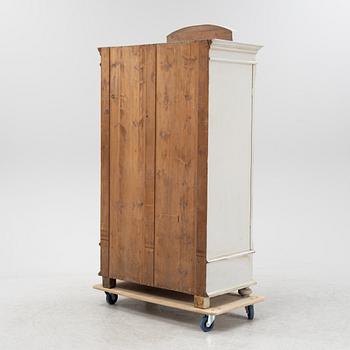 An Art Nouveau clothes cabinet, around 1900.