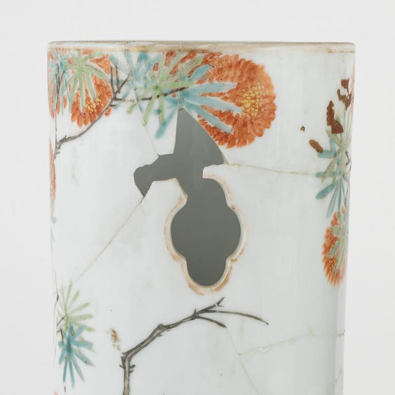 A Chinese porcelain hat stand and a brush pot, 20th Century.