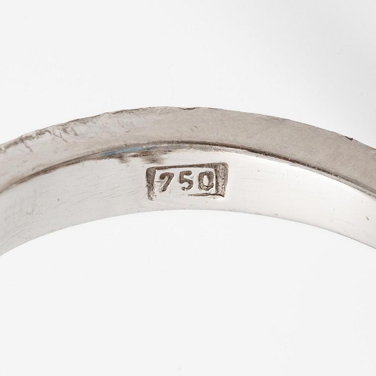 H.Stern a ring in 18K white gold with aquamarine and diamonds.