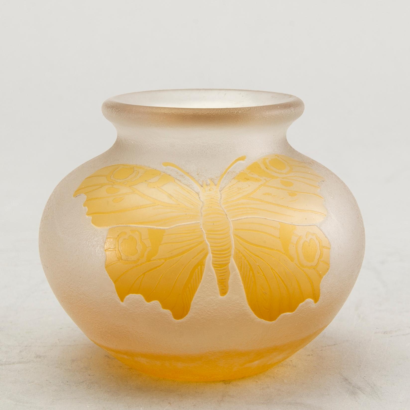 Karl Lindeberg, a signed Kosta vase.
