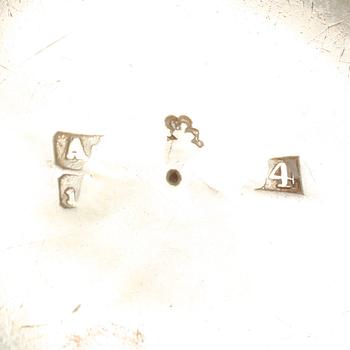 BÄGARE samt SALTKAR, ett par, silver och glas, Ryssland och Köpenhamn, omkring sekelskiftet 1900, vikt exkl glas 130 g.