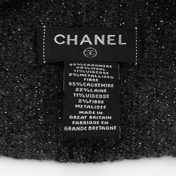 Chanel, a grey cashmere and wool headband.