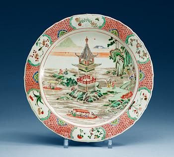 1543. A large famille verte charger, Qing dynasty, Kangxi (1662-1722).